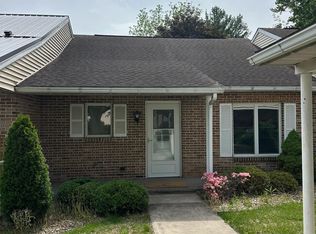 1186 Westgate Dr, Chambersburg, PA 17201