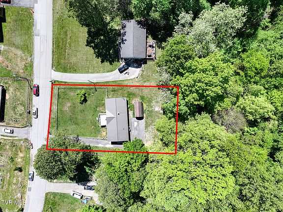 5th image of 207 E Lane St