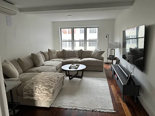 Rented by EXR | media 9