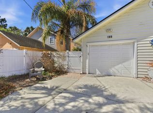 132 Magnolia St, Atlantic Beach, FL 32233