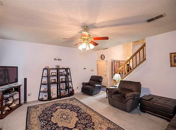 4th image of 812 Blossomwood Dr