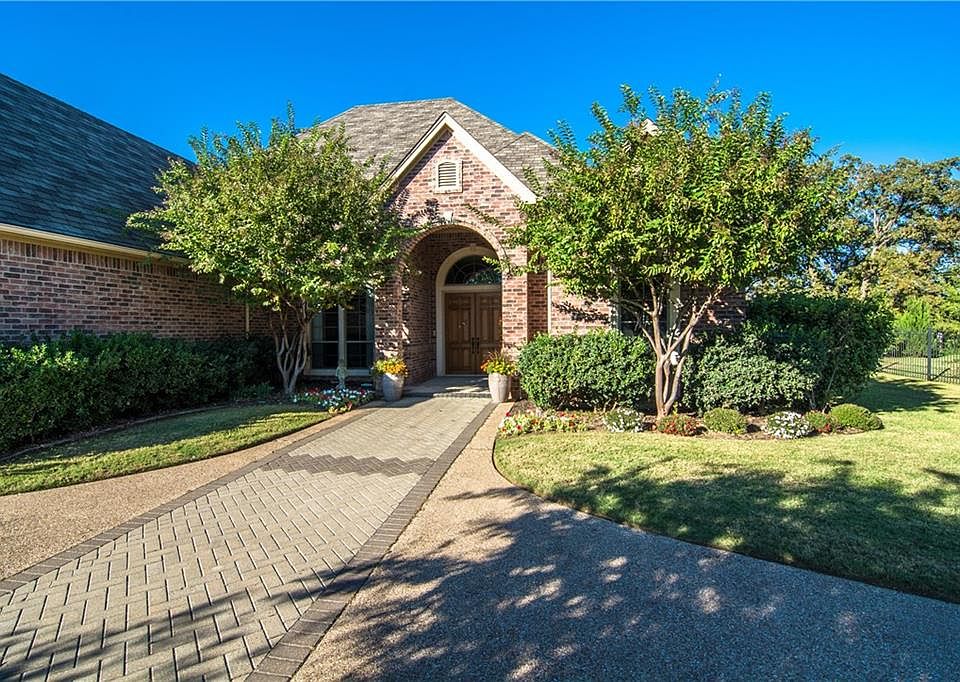 1st image of 5824 Lakeside Dr