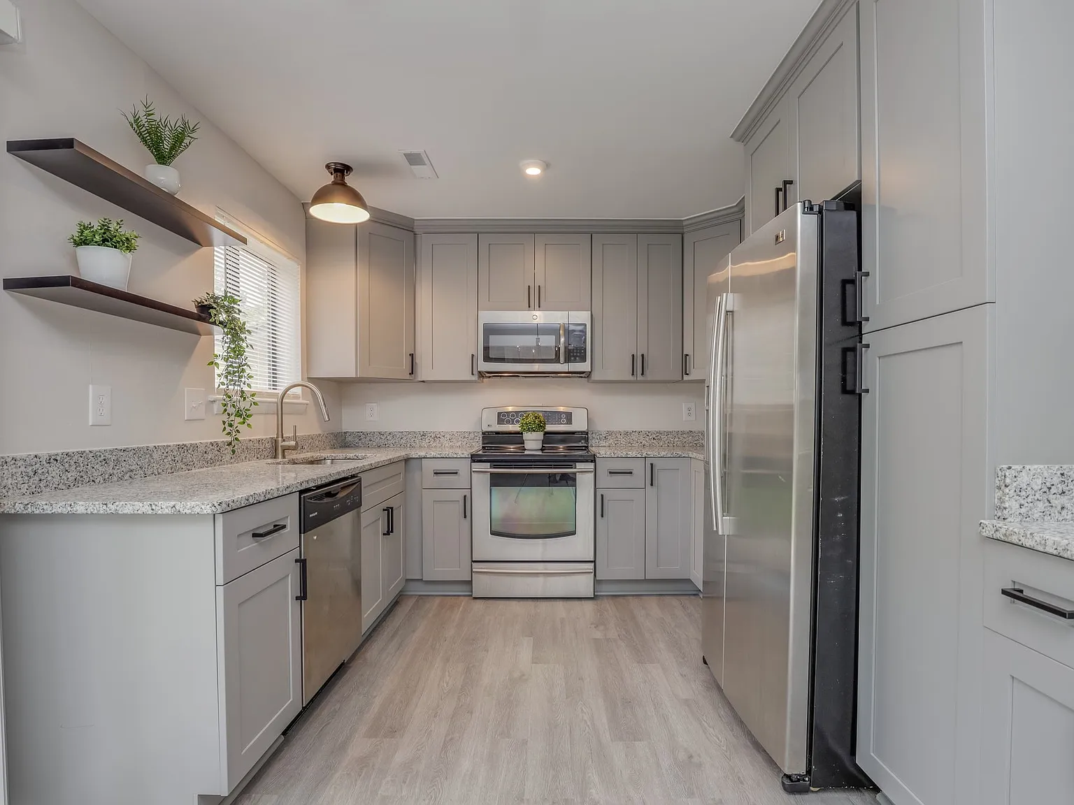 3 bed, 1352 sqft, $2,125 — Photo 1