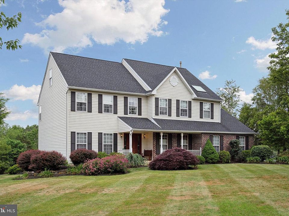 1st image of 402 Sunny Ridge Rd