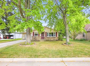 723 N Roosevelt AVENUE, Oconomowoc, WI 53066