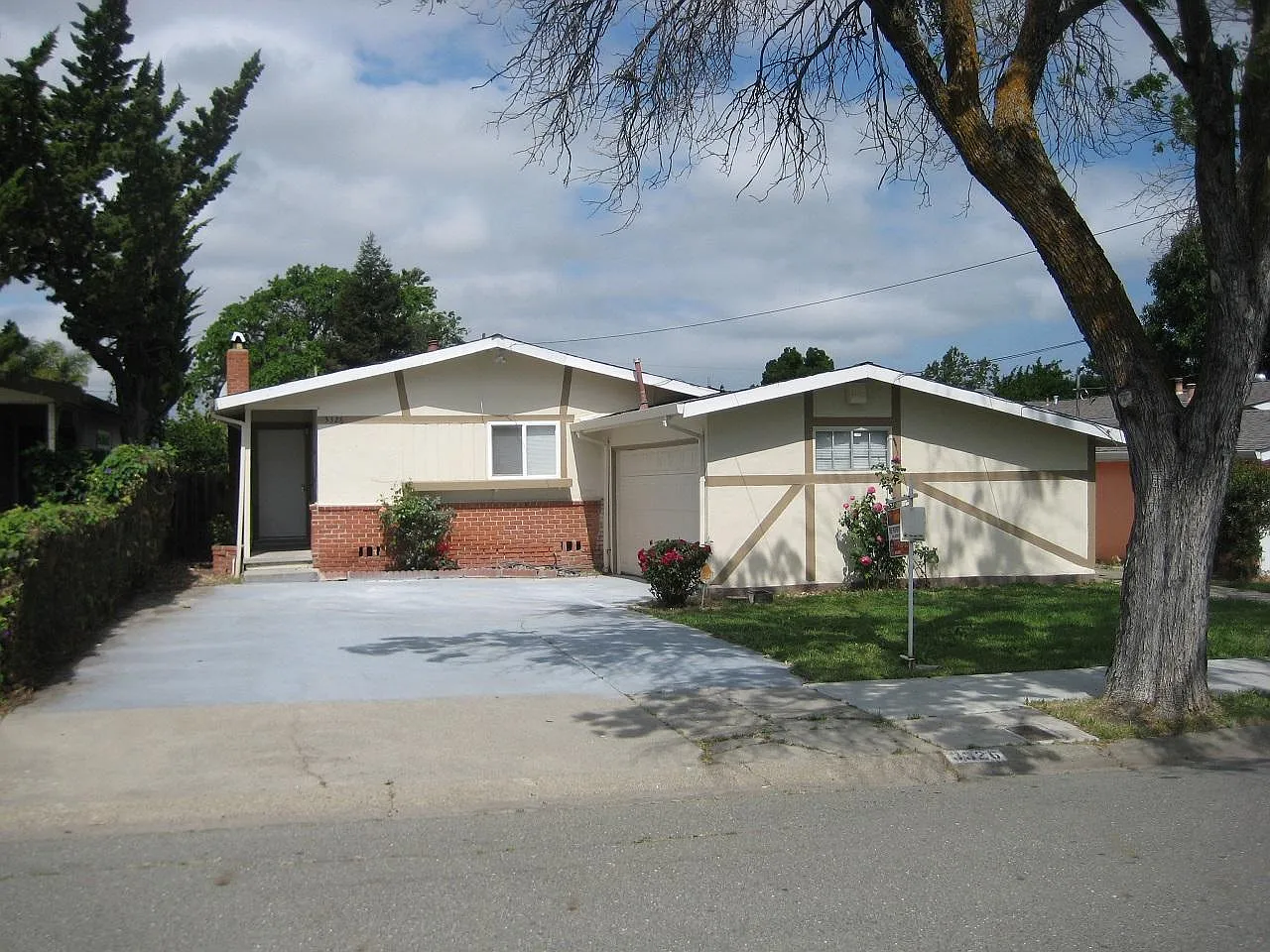 3326 Cecelia Way photo 1