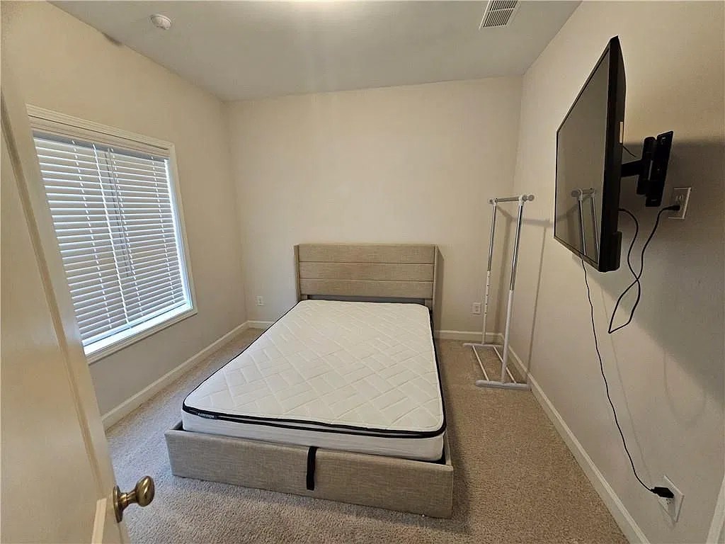3 bed, 4.0 bath, 2036 sqft, $2,800 — Photo 4