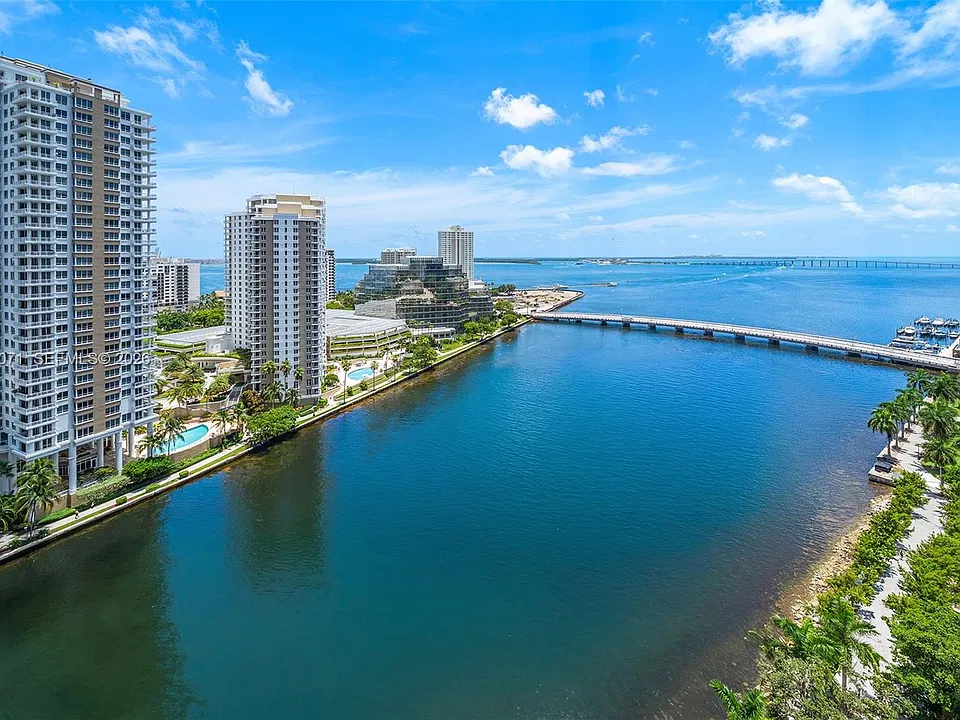 495 Brickell Ave #1802