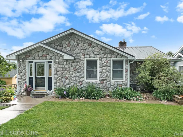 2400 Allen Rd, Ortonville, MI 48462