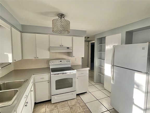 5th image of 11205 Yew Tree Ave