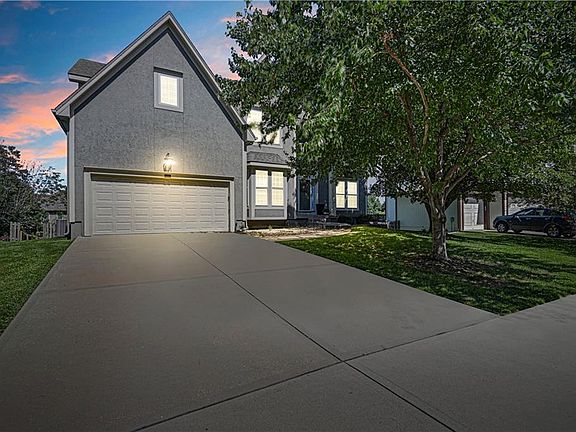 4th image of 15833 Rosewood St