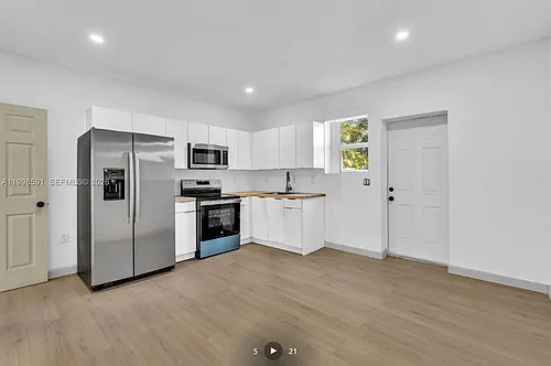 709 SW 4th Ct Photo 1