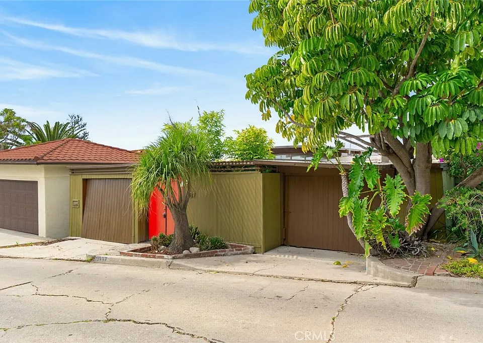 2137 Mayview Dr