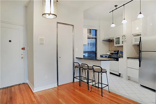 Sold by R New York | media 2