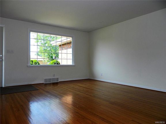 4th image of 44 Greenway Blvd
