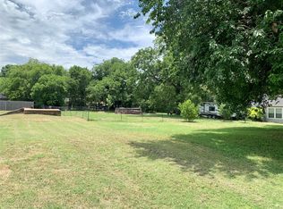 302 W Duke St, Howe, TX 75459