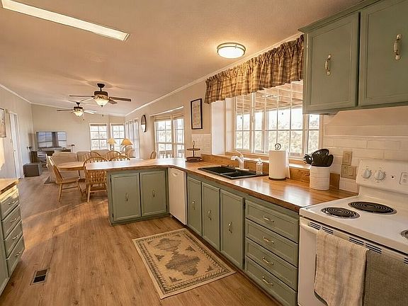 5th image of 1010 Juniper Loop