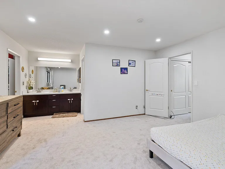 2232 Saint Claire Ct — Photo 15