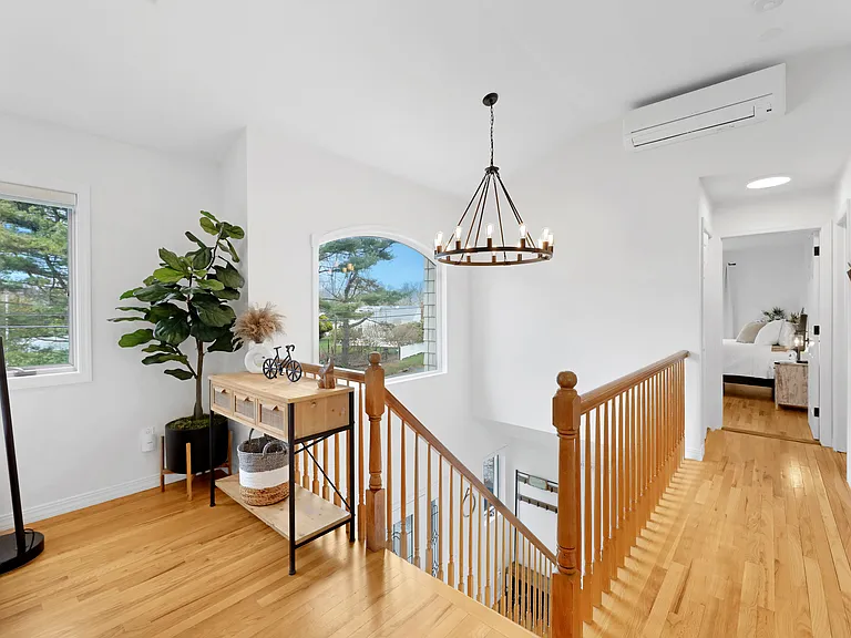 485 Sutton Pl — Photo 19