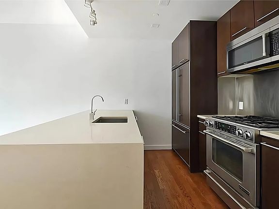 4th image of 342 E 110th St #7E