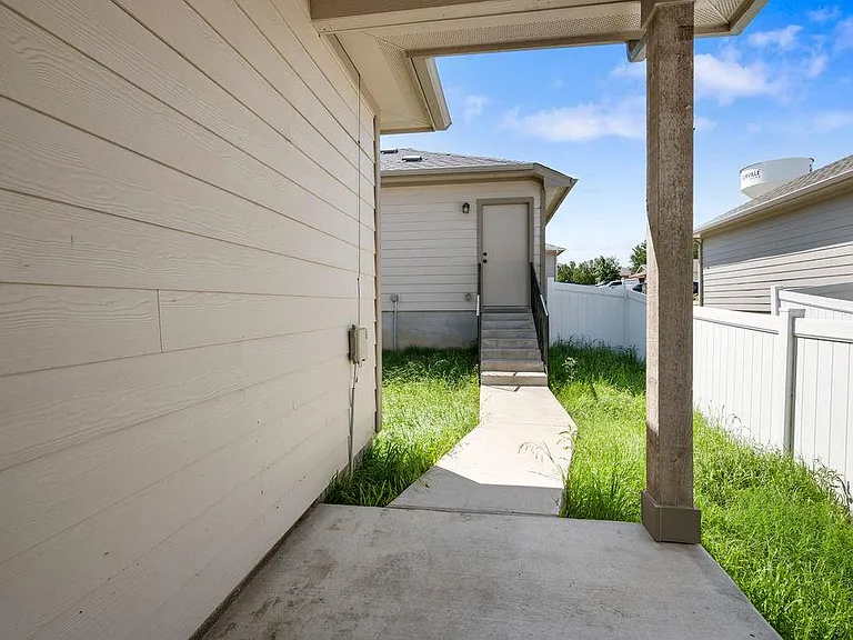 711 Katmai Cir — Photo 30