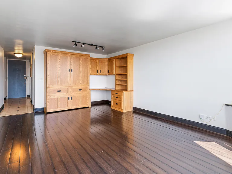 720 W Gordon Ter #23R — Photo 10