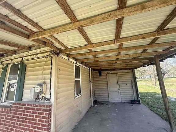 2nd image of 407 Pecan St