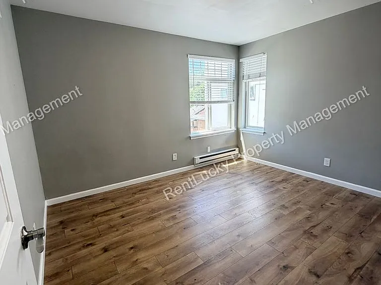 3315 Claremont Ave S — Photo 8