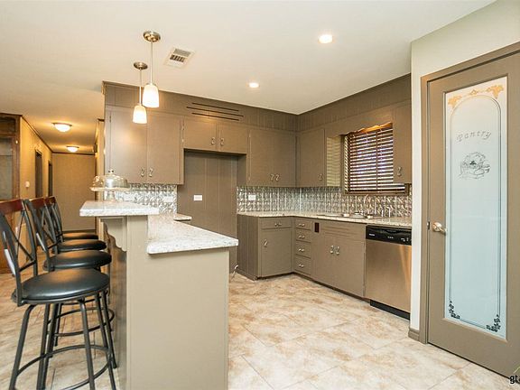 5th image of 110 Mockingbird St
