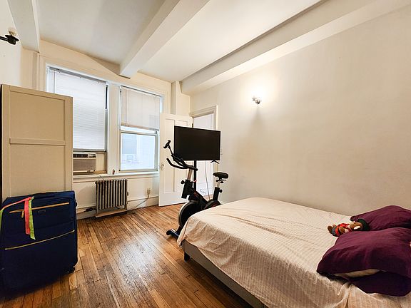 2nd image of 170 W 74th St APT 315