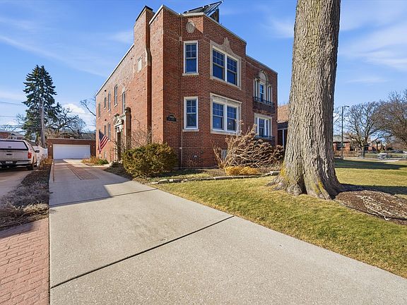 2nd image of 9908 S Bell Ave