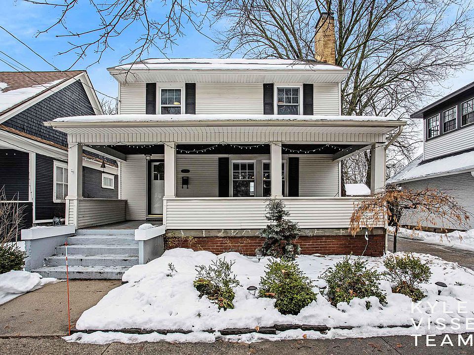 1st image of 458 Rosewood Ave SE