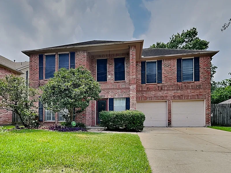 5 bed, 2.5 bath, 2483 sqft, $2,750 — Photo 1