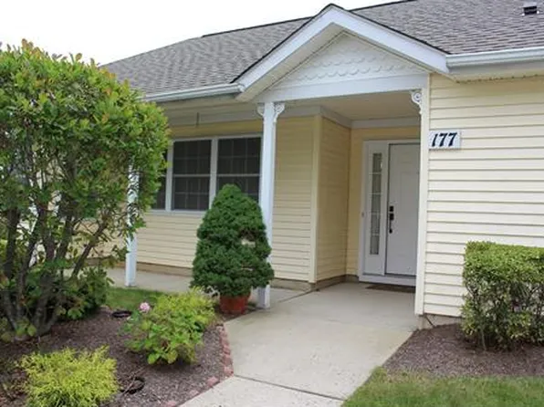 177 Goldfinch Dr, Monroe Township, NJ 08831