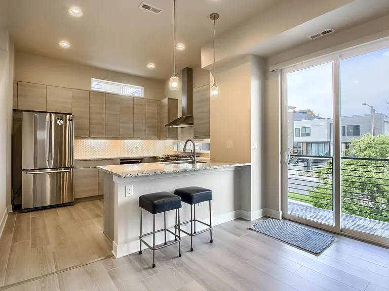 1625 N King St #1 — Photo 10