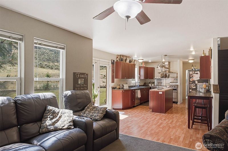 4th image of 44 Crumbacher Road