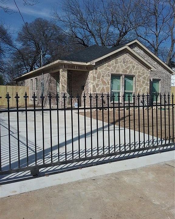 1st image of 2533 Leacrest Dr