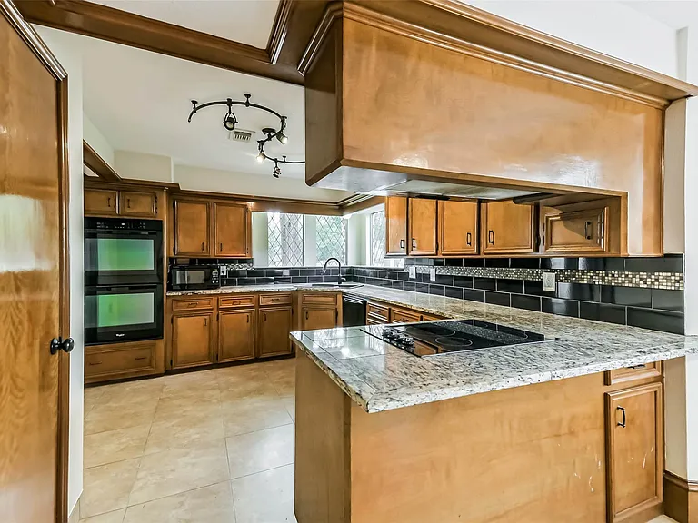 12910 Ivyforest Dr — Photo 14