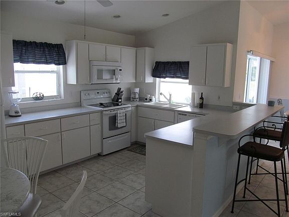 4th image of 2204 SE 19th Ave