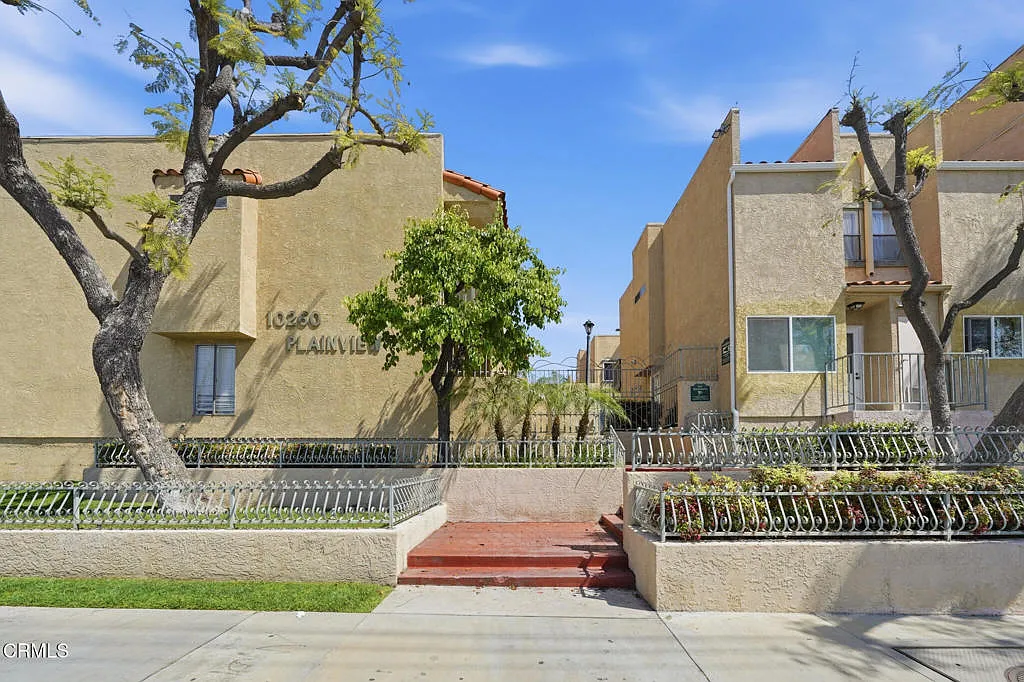 Building Photo - 10260 Plainview Ave #12