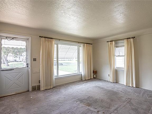 4th image of 2614 Klusner Ave