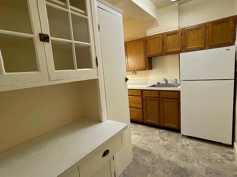 Chateau Apartments — Photo 21