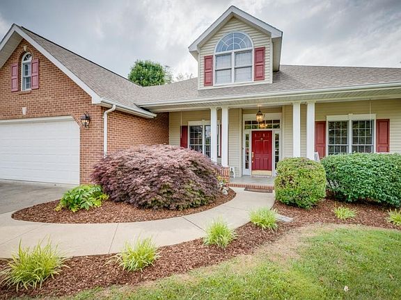 3rd image of 123 Oakwell Ln