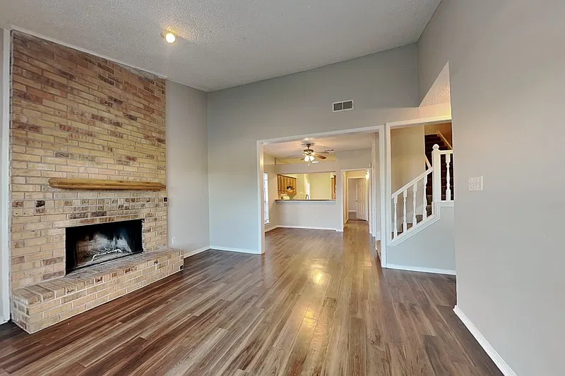 3 bed, 2.0 bath, 1521 sqft, $2,099 — Photo 3