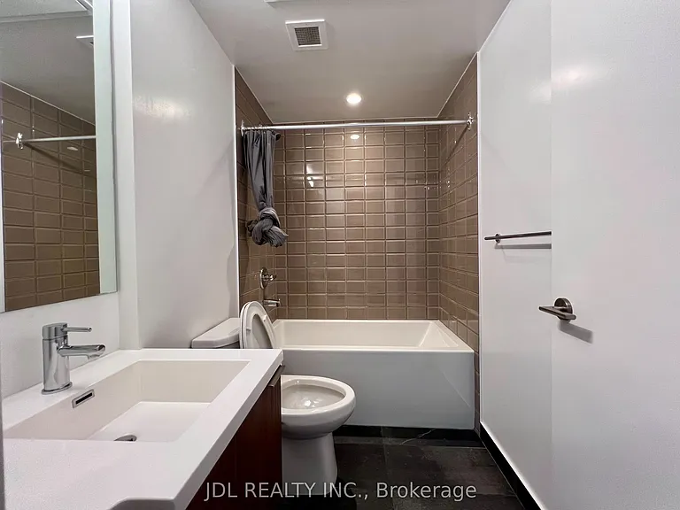 203 College St #402 — Photo 13