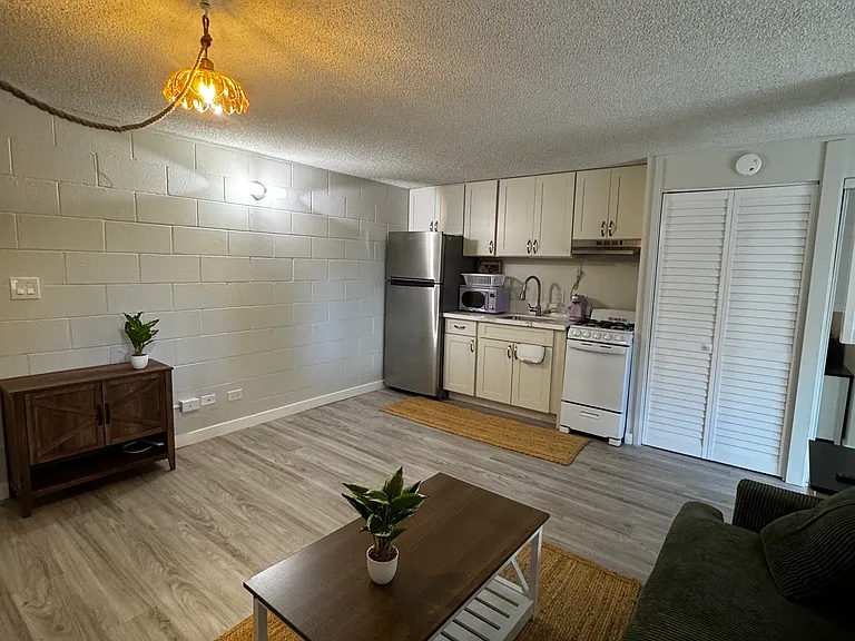 1129 Rycroft St #201 — Photo 4