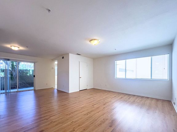3rd image of 553 E Angeleno Ave