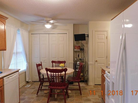 3rd image of 1034 Periwinkle Pl