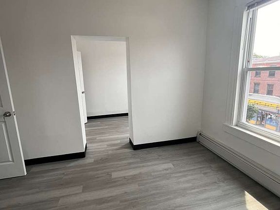 5th image of 654 Park St #3