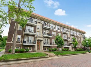 410 N Prairie St APT 15, Champaign, IL 61820